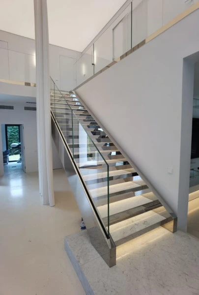 Réalisation d'un Escalier verre et marbre